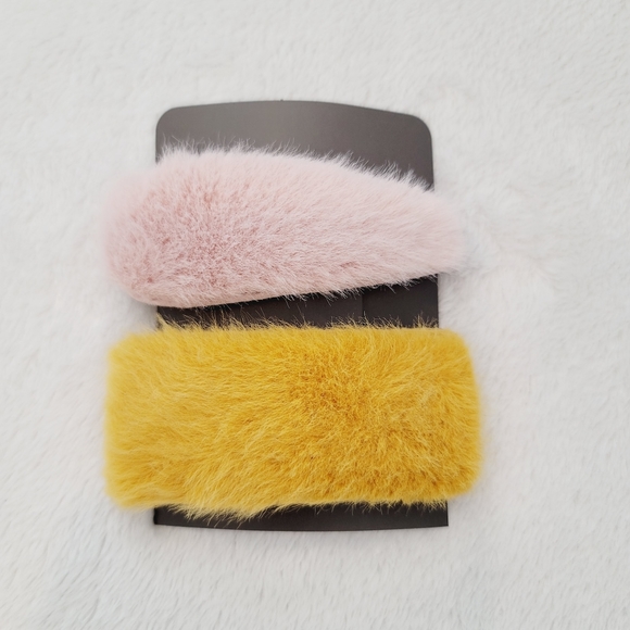 💕 NWOT 1 Pair Of Fluffy Hair Clips Pink and Yellow - Picture 5 of 9